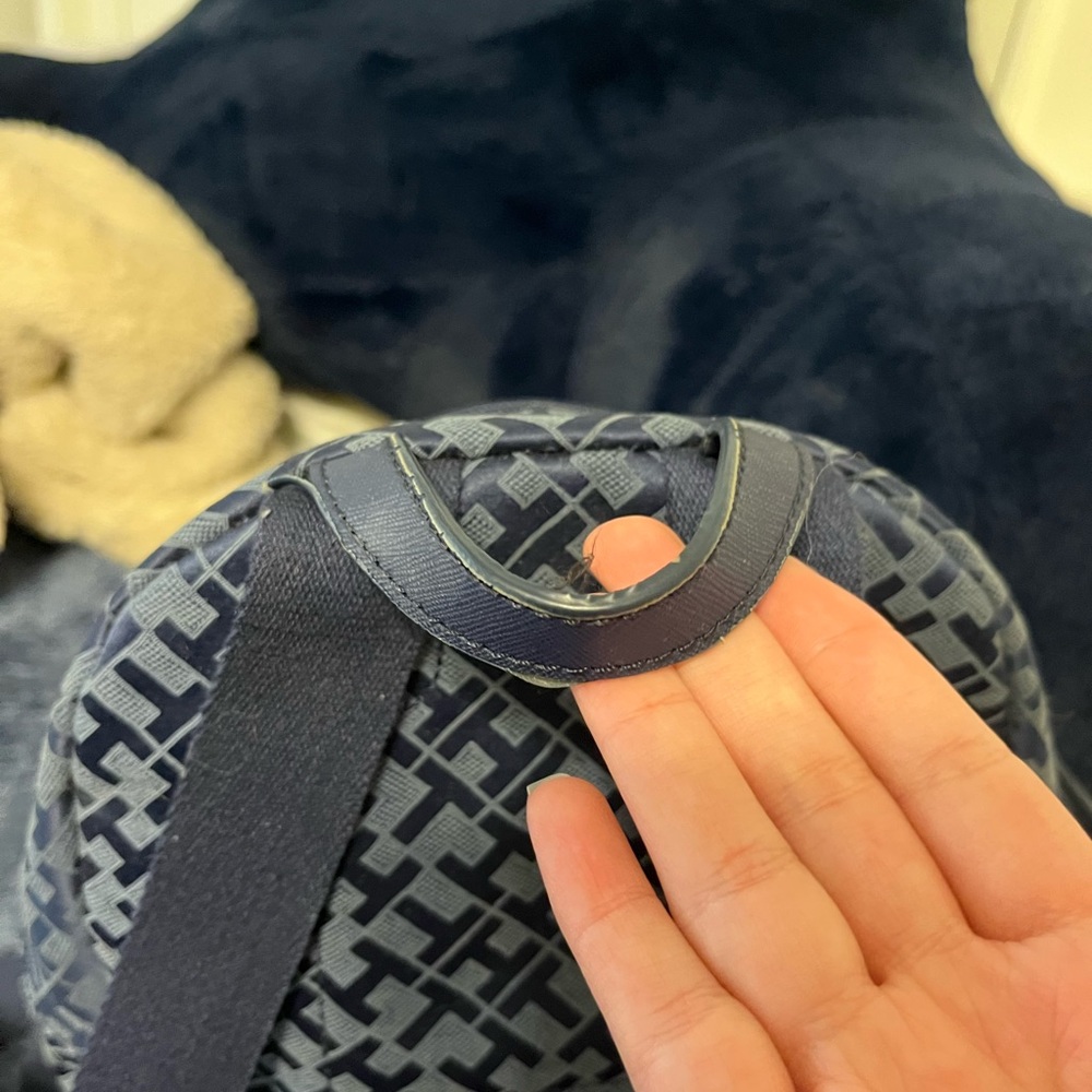 SOLD Tommy Hilfiger backpack - Picture 4 of 5